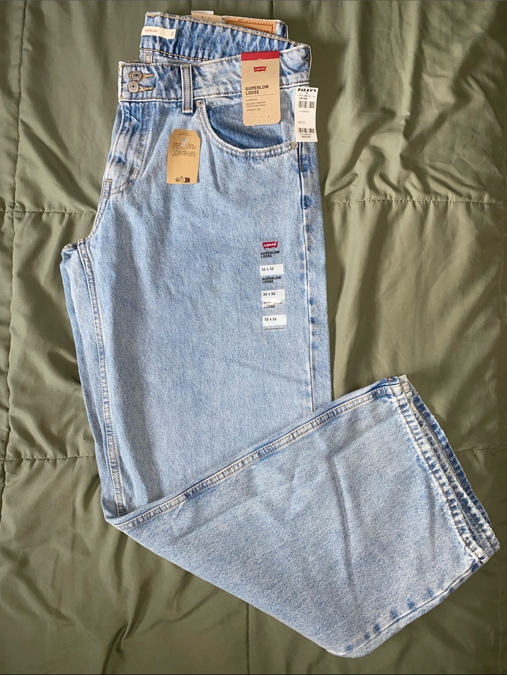 Levi's Light Wash Superlow Loose Women’s Jeans - Brand new 32x32